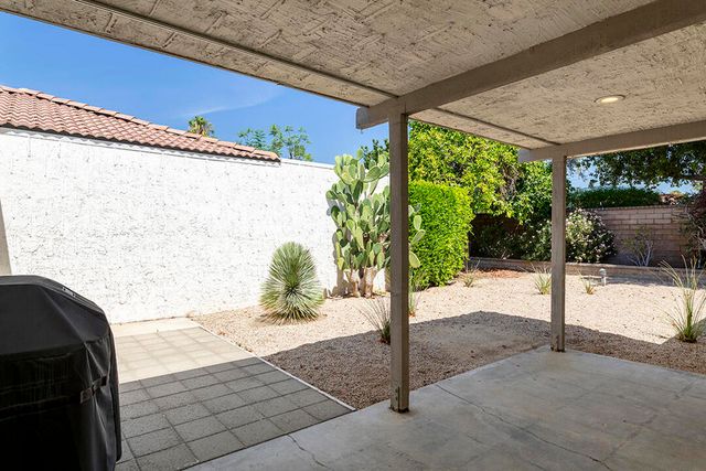 2218 N Sunshine Circle, Palm Springs, CA 92264