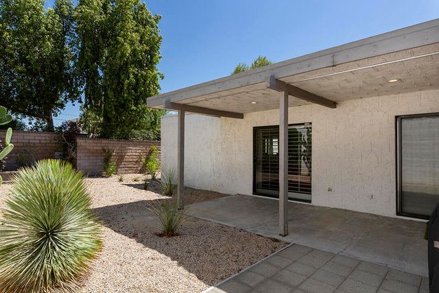 2218 N Sunshine Circle, Palm Springs, CA 92264