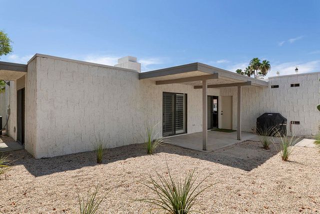 2218 N Sunshine Circle, Palm Springs, CA 92264