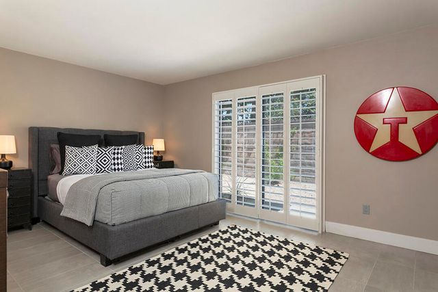 2218 N Sunshine Circle, Palm Springs, CA 92264