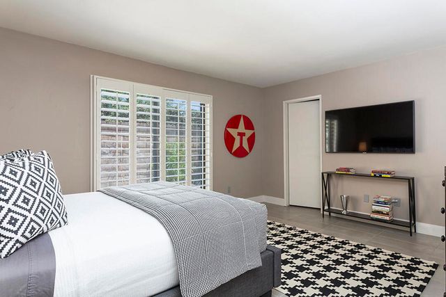 2218 N Sunshine Circle, Palm Springs, CA 92264