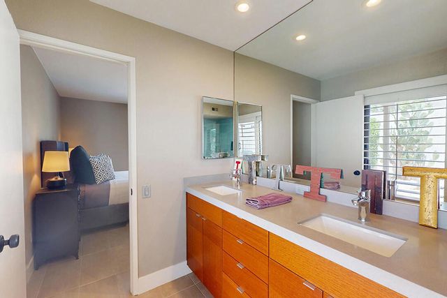 2218 N Sunshine Circle, Palm Springs, CA 92264