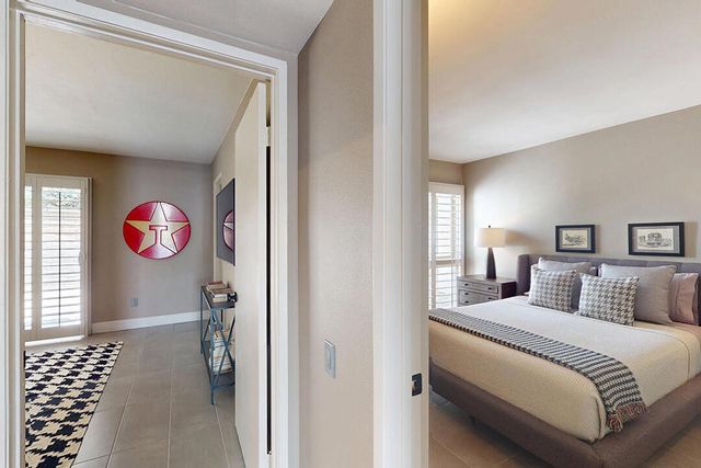 2218 N Sunshine Circle, Palm Springs, CA 92264