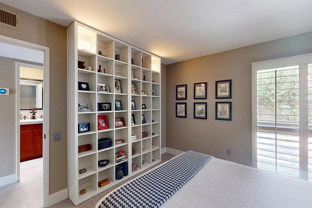 2218 N Sunshine Circle, Palm Springs, CA 92264