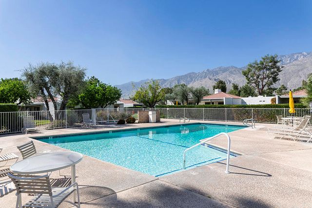 2218 N Sunshine Circle, Palm Springs, CA 92264