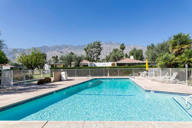 2218 N Sunshine Circle, Palm Springs, CA 92264
