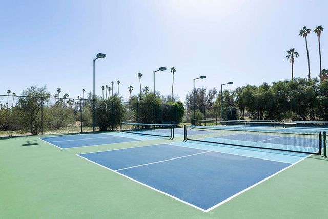 2218 N Sunshine Circle, Palm Springs, CA 92264