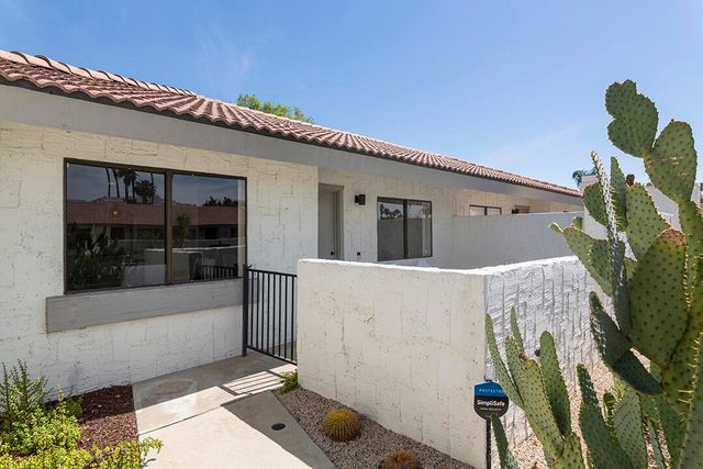 2218 N Sunshine Circle, Palm Springs, CA 92264