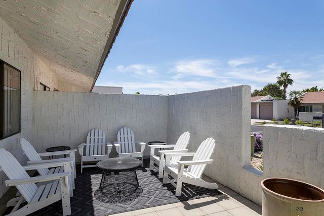 2218 N Sunshine Circle, Palm Springs, CA 92264