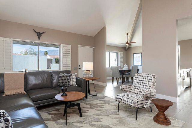 2218 N Sunshine Circle, Palm Springs, CA 92264