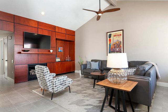 2218 N Sunshine Circle, Palm Springs, CA 92264