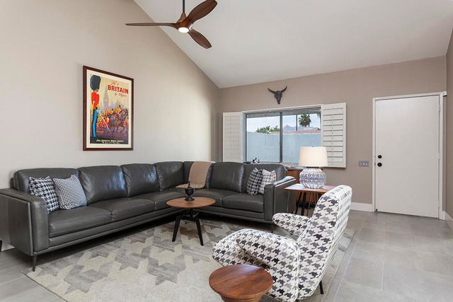 2218 N Sunshine Circle, Palm Springs, CA 92264