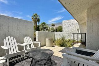 2218 N Sunshine Circle, Palm Springs, CA 92264