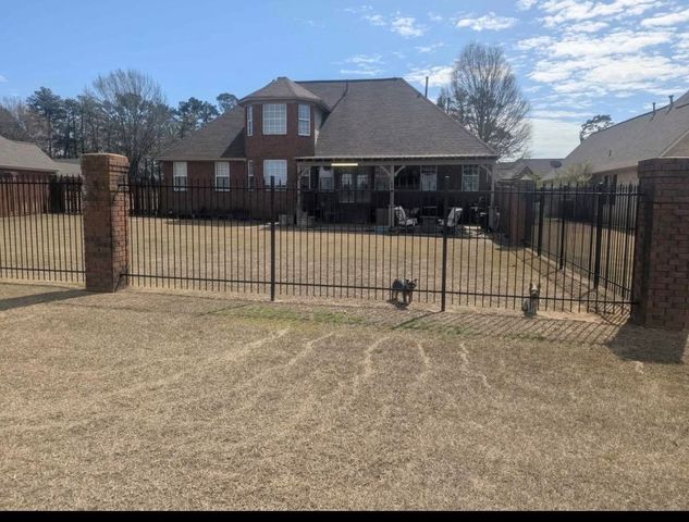 112 FAIRWAY DR, Covington, TN 38019