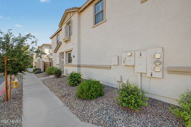 2954 E DONNER Drive, Phoenix, AZ 85042