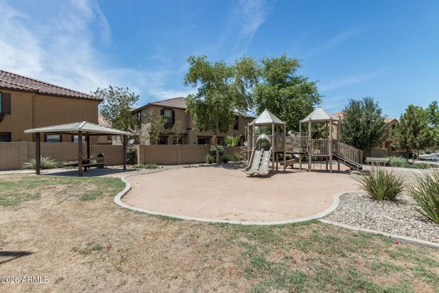 2954 E DONNER Drive, Phoenix, AZ 85042