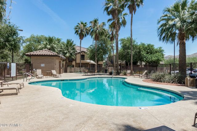 2954 E DONNER Drive, Phoenix, AZ 85042