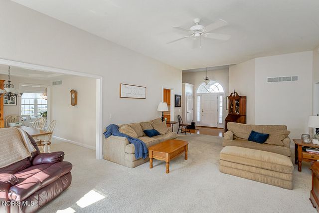 7017 Shadowridge Drive, Waterville, OH 43566