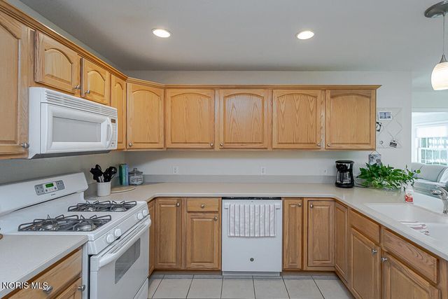 7017 Shadowridge Drive, Waterville, OH 43566