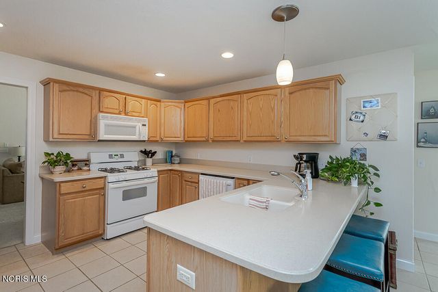 7017 Shadowridge Drive, Waterville, OH 43566