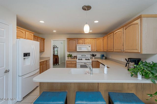 7017 Shadowridge Drive, Waterville, OH 43566