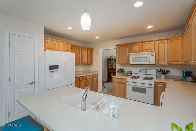 7017 Shadowridge Drive, Waterville, OH 43566