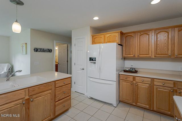 7017 Shadowridge Drive, Waterville, OH 43566