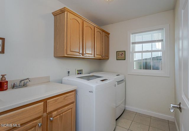7017 Shadowridge Drive, Waterville, OH 43566