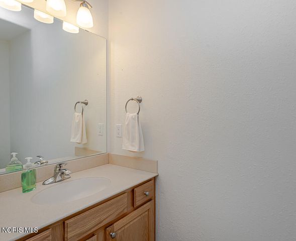 7017 Shadowridge Drive, Waterville, OH 43566