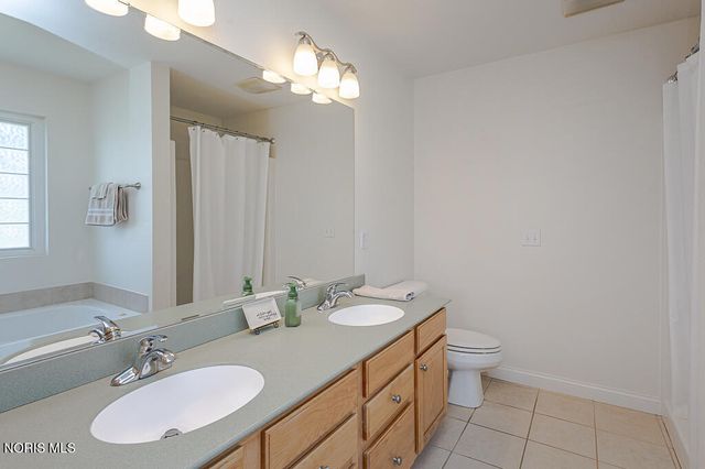 7017 Shadowridge Drive, Waterville, OH 43566