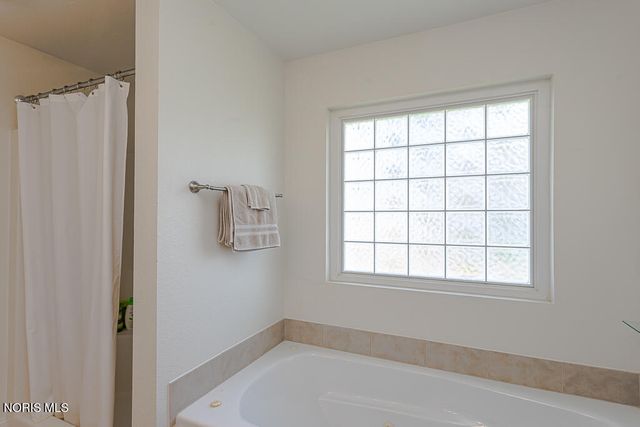 7017 Shadowridge Drive, Waterville, OH 43566
