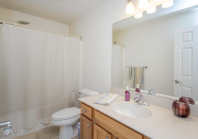 7017 Shadowridge Drive, Waterville, OH 43566