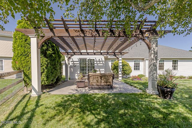 7017 Shadowridge Drive, Waterville, OH 43566