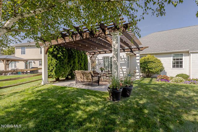 7017 Shadowridge Drive, Waterville, OH 43566