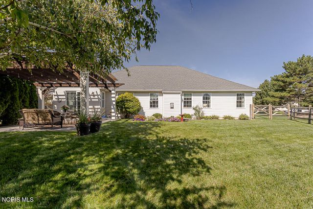 7017 Shadowridge Drive, Waterville, OH 43566