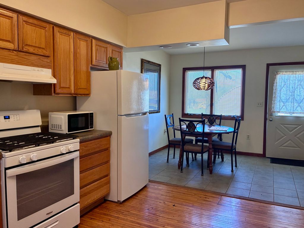 Image 13 of property listing at 122 W Page Street, Sycamore, IL 60178