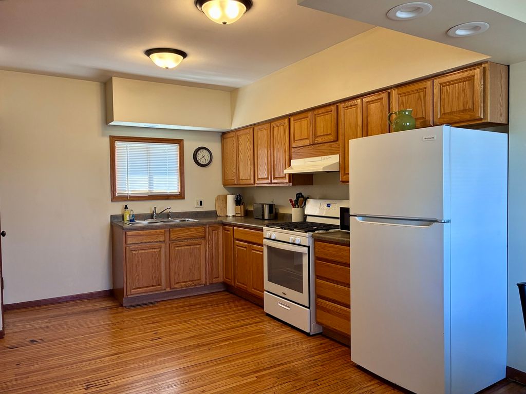 Image 15 of property listing at 122 W Page Street, Sycamore, IL 60178