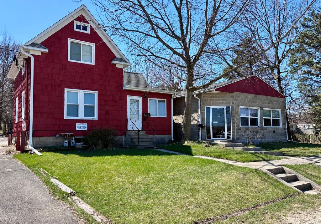 Image 3 of property listing at 122 W Page Street, Sycamore, IL 60178