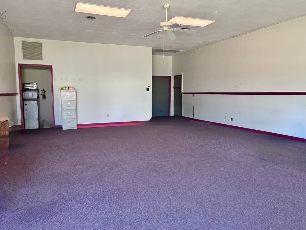 Image 6 of property listing at 122 W Page Street, Sycamore, IL 60178