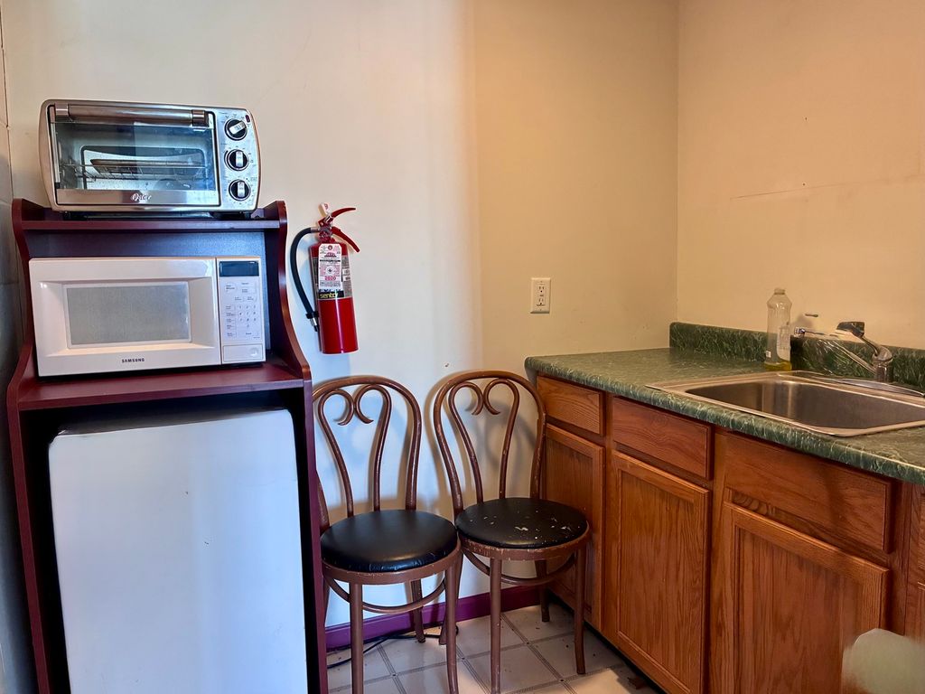 Image 10 of property listing at 122 W Page Street, Sycamore, IL 60178
