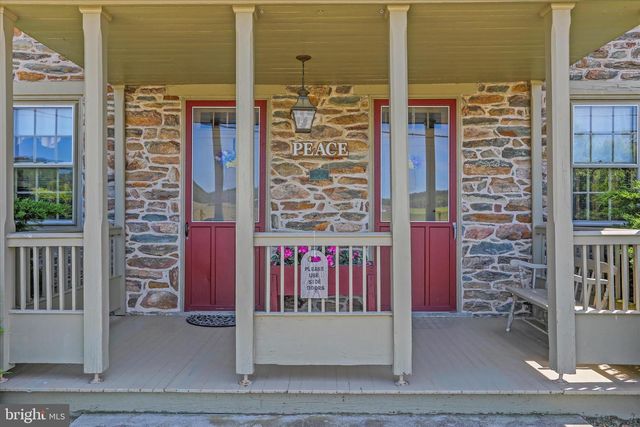 125 HICKORY LN, Hanover, PA 17331