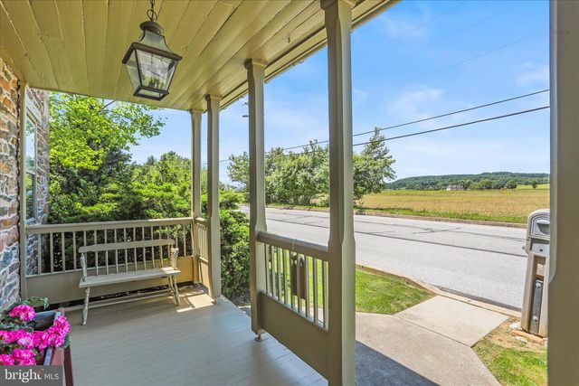 125 HICKORY LN, Hanover, PA 17331