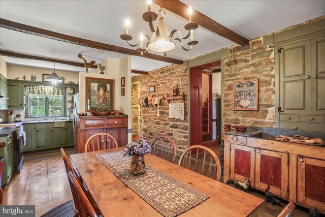 125 HICKORY LN, Hanover, PA 17331