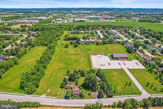125 HICKORY LN, Hanover, PA 17331