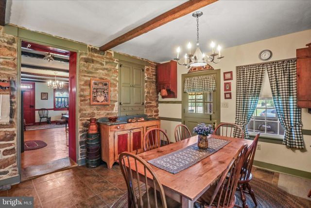 125 HICKORY LN, Hanover, PA 17331