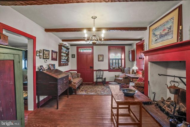 125 HICKORY LN, Hanover, PA 17331