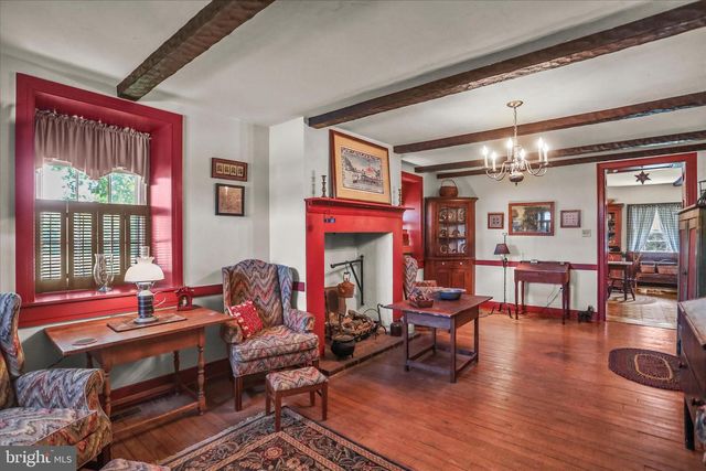 125 HICKORY LN, Hanover, PA 17331