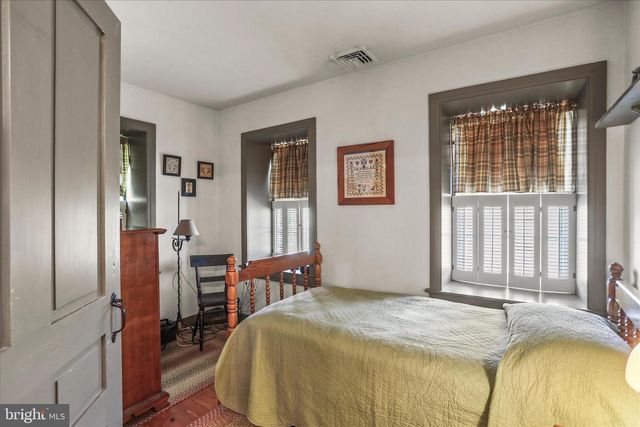 125 HICKORY LN, Hanover, PA 17331