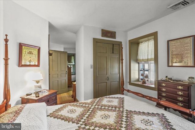 125 HICKORY LN, Hanover, PA 17331