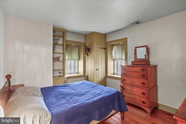 125 HICKORY LN, Hanover, PA 17331